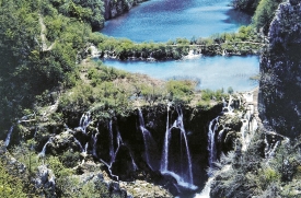 Plitvicke-jazera-su-najznamejsou-chorvatskou-prirodnou-rezervaciou.jpg