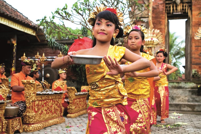 Historicke-tradicie-su-v-Indonezii-stale-zive.jpg