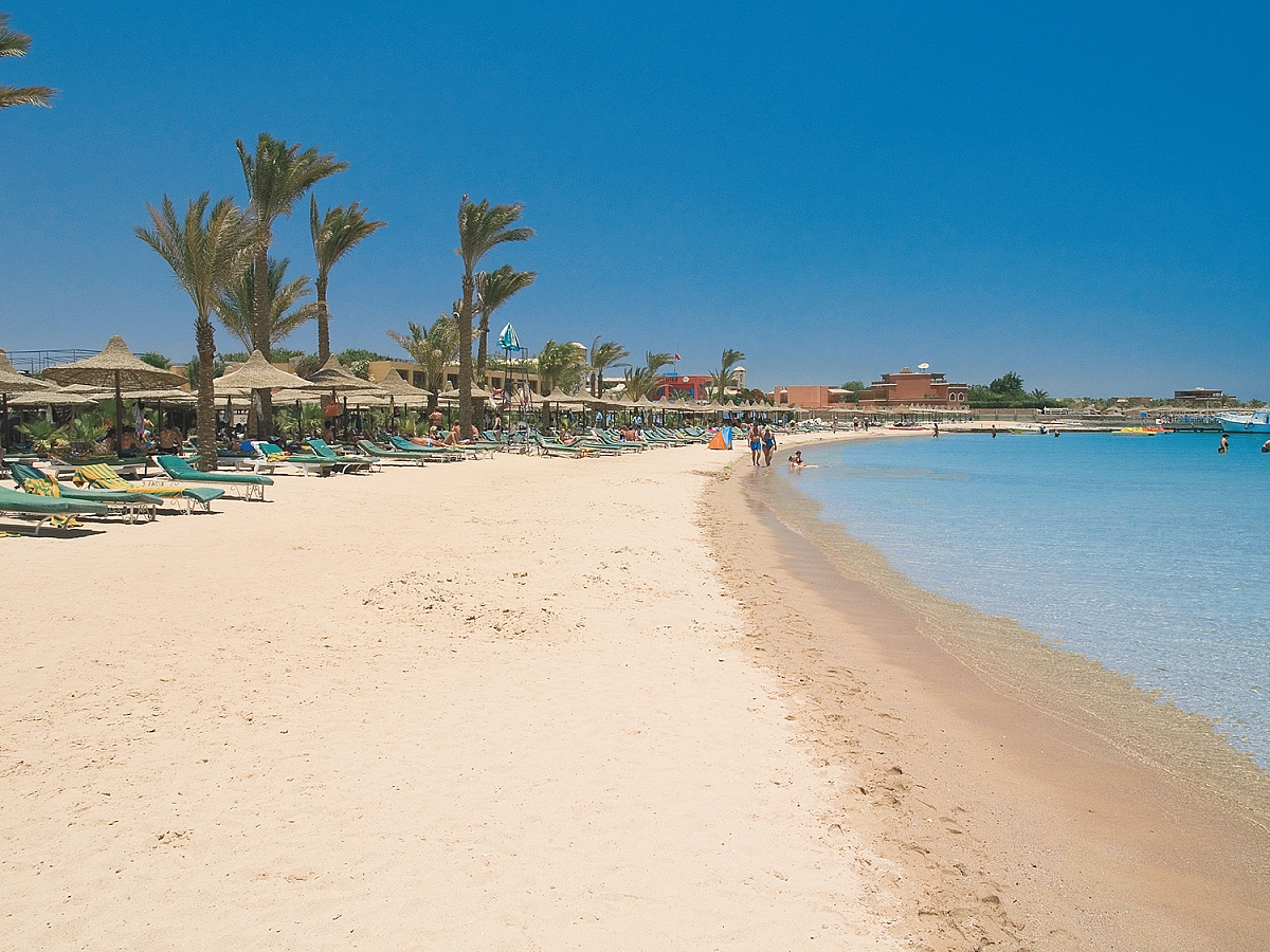 hurghada chat Hurghada stretches for about 60 km along the red sea coast, and has more than 80,000 inhabitants: mostly immigrants from upper egypt, seeking investment and work opportunities in the this. hurghada chat Hurghada stretches for about 60 km along the red sea coast, and has more than 80,000 inhabitants: mostly immigrants from upper egypt, seeking investment and work opportunities in the this.