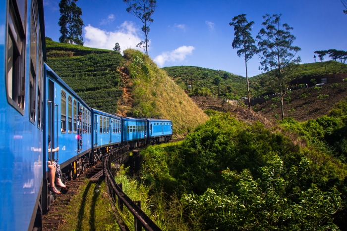 Sri-Lanka-Vlakem-z-Nuwara-Eliya-do-Kandy-pres-hory-s-cajovymi-plantazemi.jpg