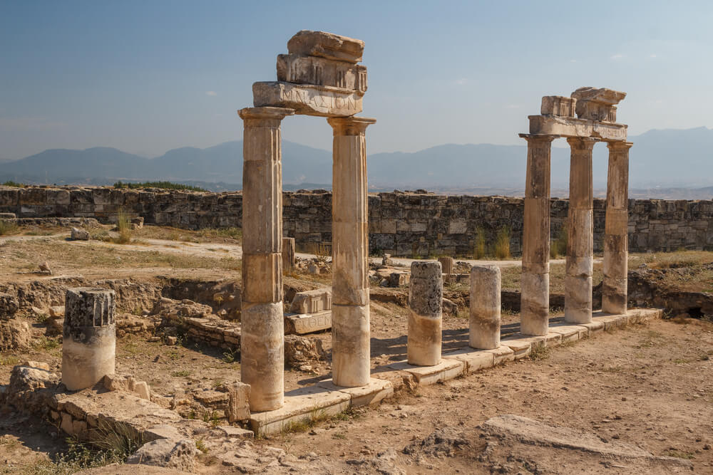 Ruiny starovekého mesta Hierapolis v Turecku