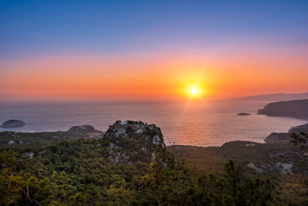 Hrad Monolithos pri západe slnka, Rhodos, Grécko
