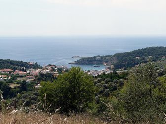 Alonissos, výhled na Patitiri Bay