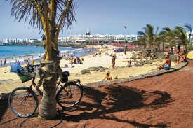 Spanielsko-08-Lanzarote-Bicykel,-motocykel,-auto,-taxi,-autobus-su-dopravne-prostriedky-na-ostrove-Lanzarote.jpg