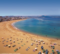 Spanielsko-05-Gran-Canaria-Ako-vyzera-Gran-Canaria-Su-to-siroke-plaze-pri-pobrezi-ako-Playa-Las-Canteras.jpg