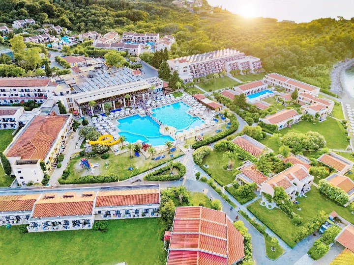 Roda Beach Resort & Spa*****