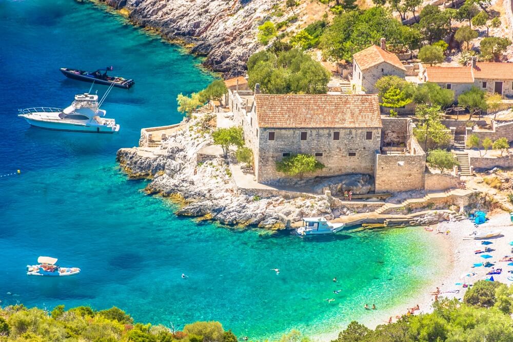 Pláž Dubovica na ostrove Hvar