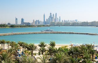 Dubaj, pláže a moderní budovy