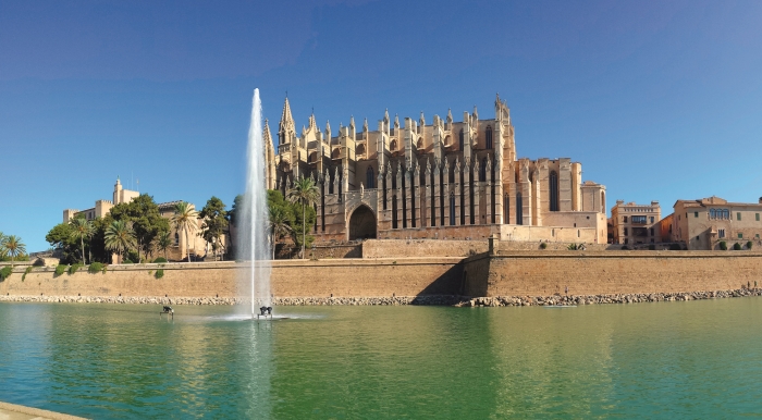 Spanielsko-09-Malorka-Katedrala-v-metropole-Palma-de-Mallorca.jpg