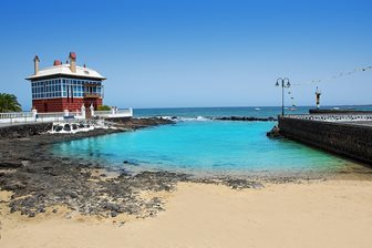 Pláž Haria v letovisku Arrieta na Lanzarote