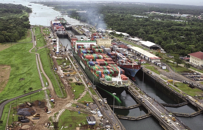 panama-Panamsky-pruplav-je-hlavni-dopravni-tepnou-oblasti.jpg