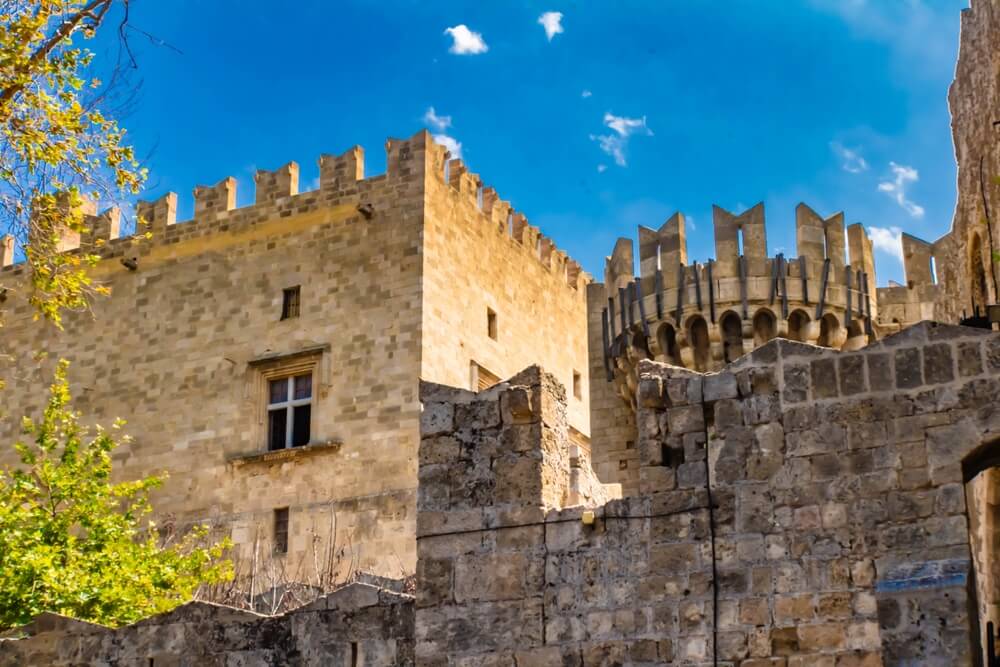 Brána d'Amboise s okrúhlou vežou
