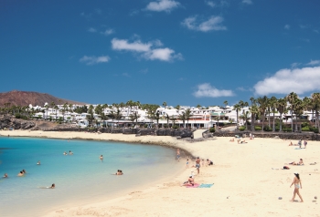 Spanielsko-08-Lanzarote-Nadherna-plaz-Flamingo-Beach-na-Lanzarote.jpg