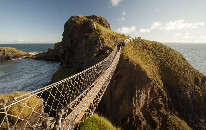 Lanovy-most-Carrick-a-Rede-v-grofstve-Antrim.jpg