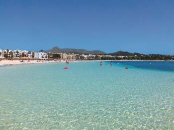 Spanielsko-09-Malorka-Plaz-Playa-de-Alcudia-na-Malorke.jpg