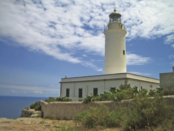 Spanielsko-03-Formentera-Jedna-z-mala-pripomienok-minulych-storoci-na-Formentere.jpg