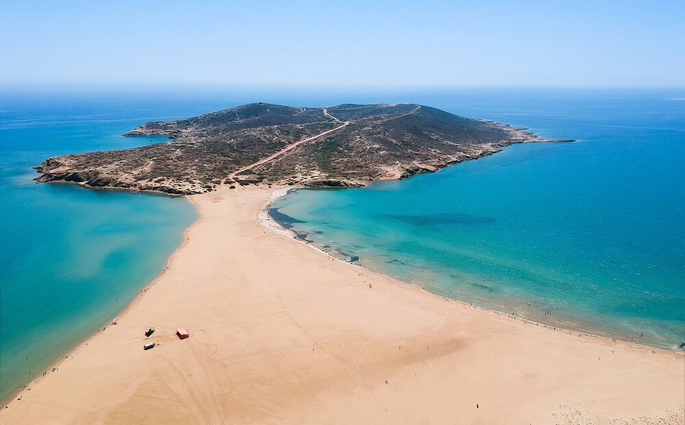 Letecký pohľad na pláž Prasonisi na ostrove Rodos v lete