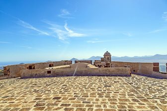 Hrad Santa Barbara na kopci Guanapay na Lanzarote