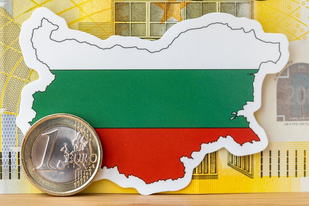Vlajka Bulharska na pozadí spoločnej meny